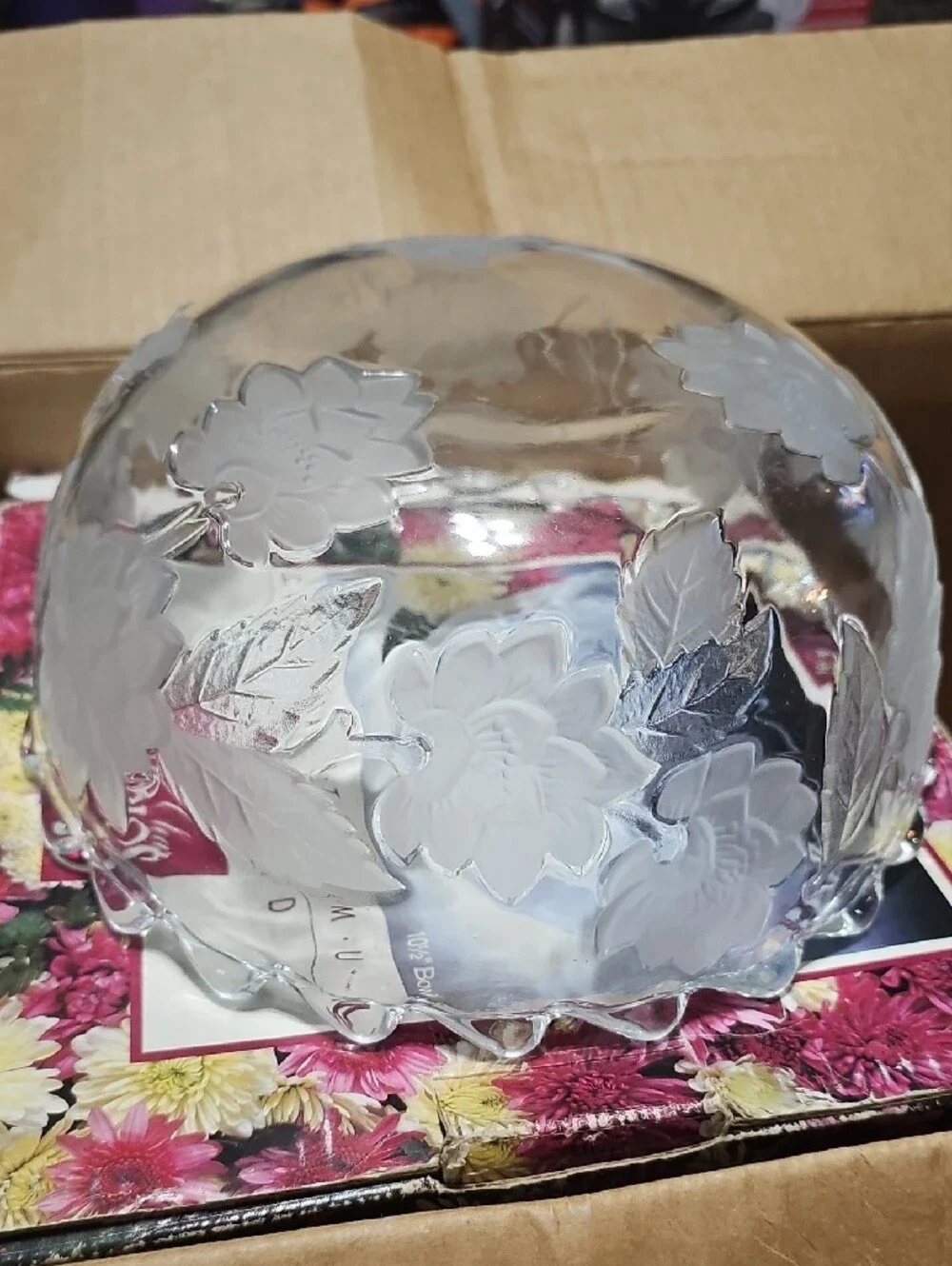 Crystal Clear Studios Chrysanthemum Frost Glass Serving Bowl - Frosted Clear